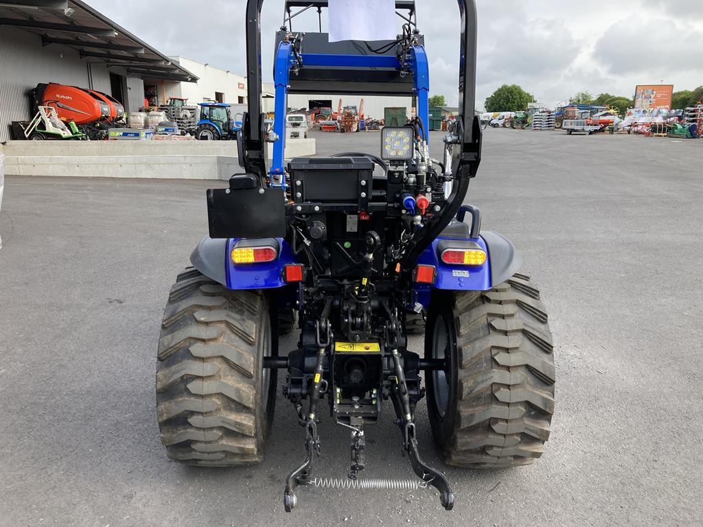 FARMTRAC FT26 HST AVEC CHARGEUR – Image 4