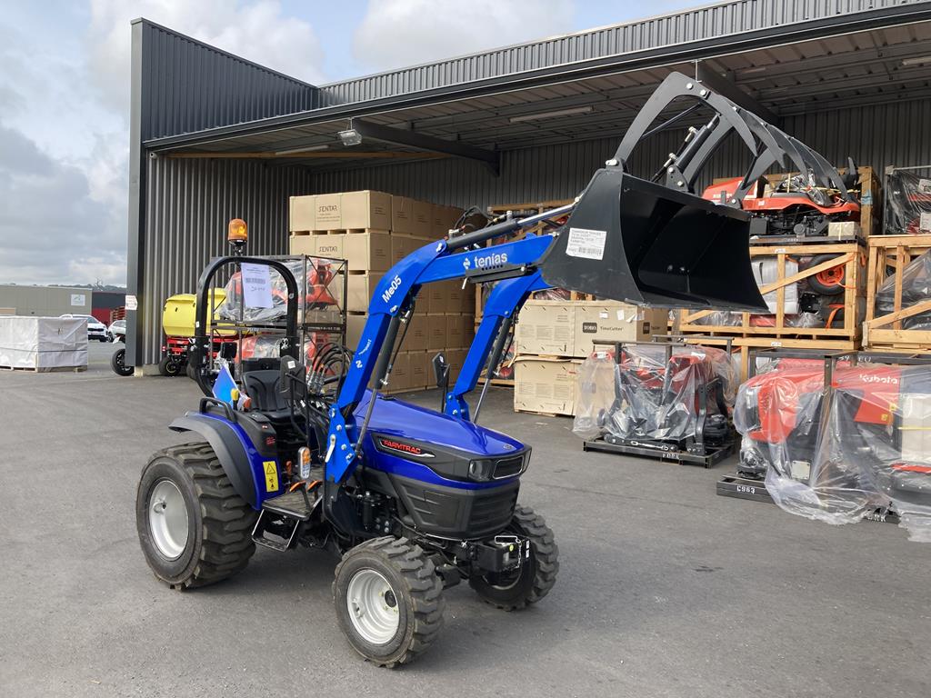 FARMTRAC FT26 HST AVEC CHARGEUR