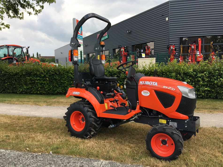 KUBOTA BX 231 – Image 4