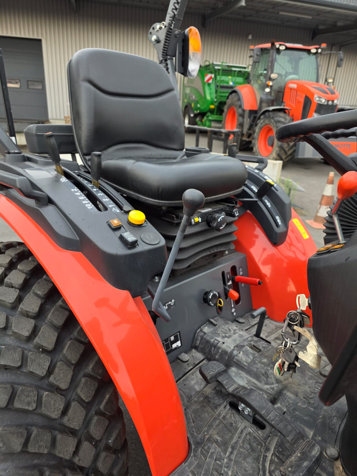 KUBOTA LX 401 – Image 4