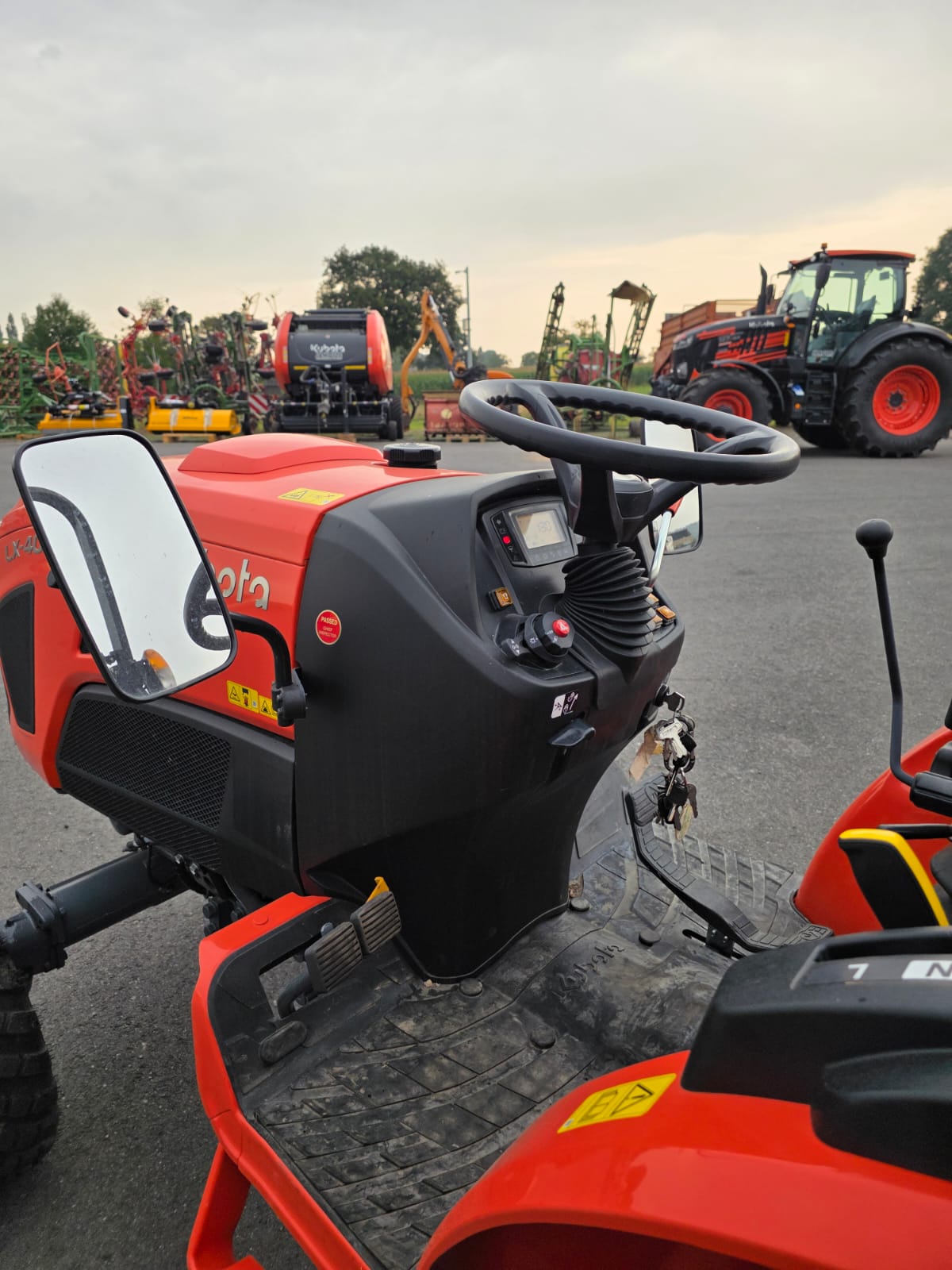 KUBOTA LX 401 – Image 5